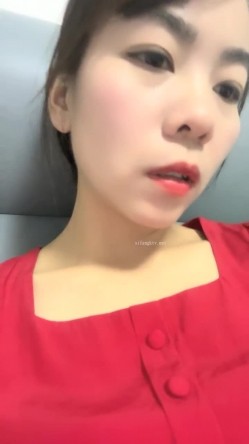 离异人妻，【单身少妇】，天气炎热寻刺激，户外小溪还有那么多人，脱光游一会儿，美景当前可惜无人观看 截图8