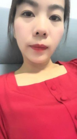 离异人妻，【单身少妇】，天气炎热寻刺激，户外小溪还有那么多人，脱光游一会儿，美景当前可惜无人观看 截图11