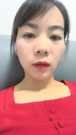 离异人妻，【单身少妇】，天气炎热寻刺激，户外小溪还有那么多人，脱光游一会儿，美景当前可惜无人观看 截图16