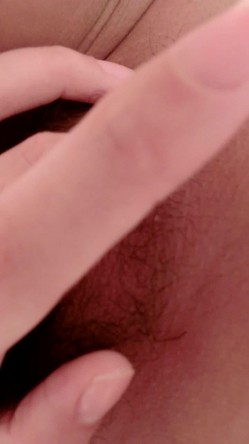 最新微博丰乳肥臀网红空姐『磨人小婊子宝宝』大尺度订制私拍流出 入穴特写 高清私拍95P 高清720P原版收藏 截图11