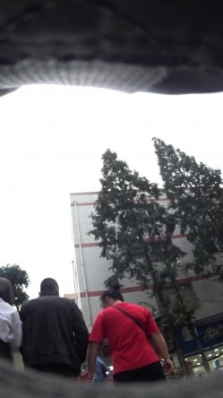 私房120RMB作品稀有商场CD商场拍到极品无内 美眉白裙腿还留着手术疤痕 截图1