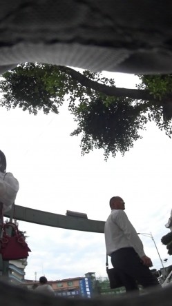私房120RMB作品稀有商场CD商场拍到极品无内 美眉白裙腿还留着手术疤痕 截图16