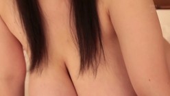 FINH-050 痴漢遭遇率120％！誰もが驚く特乳128cmPカップ 超乳輪妻AVデビュー 優木いおり 截图11