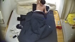 酒店偷拍大学生情侣颜值眼镜妹玩游戏时候被男友打桩 截图1