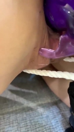 真枪实弹折磨女奴！推特重度虐女金主【迈克大师】饲养多位性奴开发私拍，操够了各种花样 截图4
