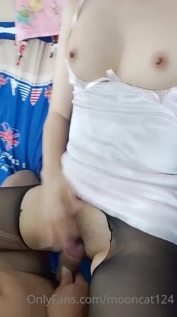 台湾天然美胸熟女人妻中出女王「Jixxielee」「骚猫儿」OF私拍 截图2