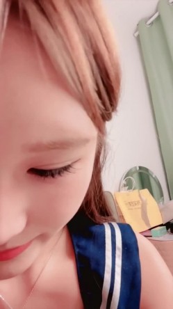 火爆甜美校花下海魔鬼身材迷死人【05年的小甜甜】无毛一线天制服骚舞好骚扒穴情趣骚舞观感极好 截图10