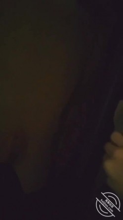 【披风少年爱老妈】被舔醒是种什么体验？天才刚微微亮老妈就爬上我的床把我舔醒 截图3