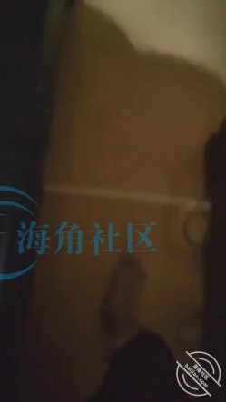 【披风少年爱老妈】被舔醒是种什么体验？天才刚微微亮老妈就爬上我的床把我舔醒 截图4