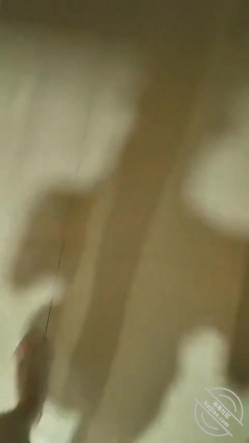 【披风少年爱老妈】被舔醒是种什么体验？天才刚微微亮老妈就爬上我的床把我舔醒 截图12