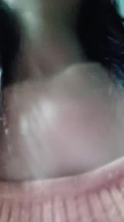 颜值超棒性感小姐姐！浴室大黑牛自慰！开档肉丝大肥臀，黑牛头部塞入，从下往上视角拍摄 截图1