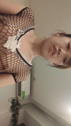 四川短发良家少妇黑色渔网蕾丝造型搭配花纹网袜 酒店场景暗黑系灯光氛围感直接拉满 截图8