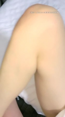 【Avove】，野战爱好者，带着炮友各地留精，最爱无毛肥逼包臀裙肉丝 截图8