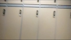 洗浴中心内部员工偷拍多位美女光熘熘的换衣服 截图4