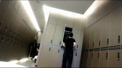 洗浴中心内部员工偷拍多位美女光熘熘的换衣服 截图8