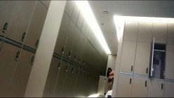 洗浴中心内部员工偷拍多位美女光熘熘的换衣服 截图11