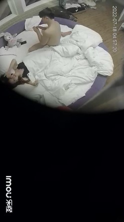 新流出乐橙酒店偷拍 ️大学生情侣暑假开房啪啪妹子教育男友吸烟有害健康 截图11