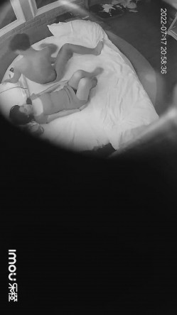 新流出乐橙酒店偷拍 ️大学生情侣暑假开房啪啪妹子教育男友吸烟有害健康 截图13