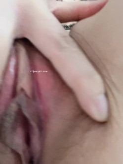 PUA大神【受肉完犊子】VIP福利，操控举牌，超多反差学生小母狗，紫薇裸舞 截图5