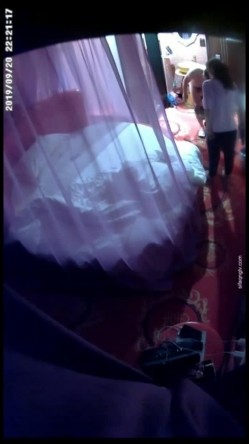 2019最新9月全网首发情侣主题宾馆-长发颜值美女偷情领导 中途接了老公电话 接完接着啪 截图2