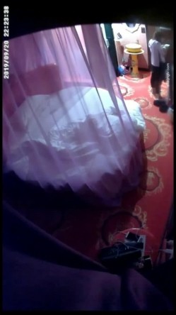 2019最新9月全网首发情侣主题宾馆-长发颜值美女偷情领导 中途接了老公电话 接完接着啪 截图3