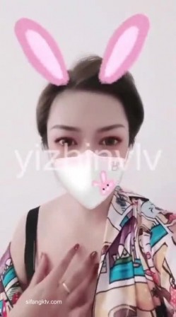 【极品骚货性爱流出】推特女神『大婊姐』深情解说每一个淫乱不堪的故事:当着老公面被他朋友无套插入的三人大战 截图4