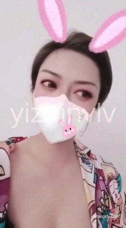 【极品骚货性爱流出】推特女神『大婊姐』深情解说每一个淫乱不堪的故事:当着老公面被他朋友无套插入的三人大战 截图7