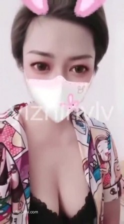 【极品骚货性爱流出】推特女神『大婊姐』深情解说每一个淫乱不堪的故事:当着老公面被他朋友无套插入的三人大战 截图15