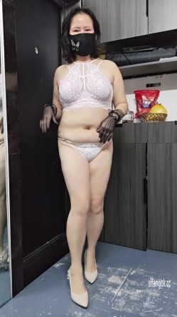 抖音骚逼熟女【慧慧兰兰】越老越骚,掰逼展示,裸舞诱惑,榨精大叔,大叔还可以,金枪不倒操老逼 截图1