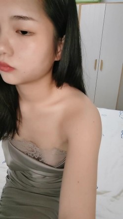 校花下海！超级清纯超漂亮~【大一学生】，楚楚可怜的小眼神，瞬时勾起一众大哥的保护欲 截图3