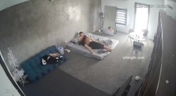 黑客破解家庭网络摄像头偷拍住毛坯房的年轻情侣疯狂做爱有时一天做爱几次 截图5