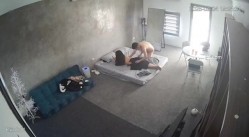 黑客破解家庭网络摄像头偷拍住毛坯房的年轻情侣疯狂做爱有时一天做爱几次 截图8
