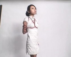 国产SM小合集 制服美女竟然被如此凌辱 且享受高潮般的快感 截图1