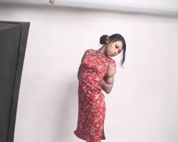 国产SM小合集 制服美女竟然被如此凌辱 且享受高潮般的快感 截图13