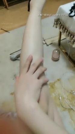 【女神驾到】极品高颜大奶眼镜美女挤奶自慰 这种性感肉肉但是又不胖的身材玩起来实在太舒服了 截图8