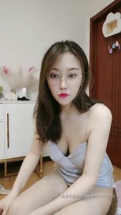 【女神驾到】极品高颜大奶眼镜美女挤奶自慰 这种性感肉肉但是又不胖的身材玩起来实在太舒服了 截图12