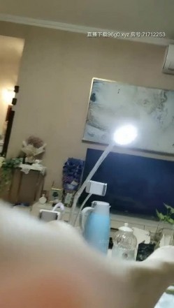 【女神驾到】极品高颜大奶眼镜美女挤奶自慰 这种性感肉肉但是又不胖的身材玩起来实在太舒服了 截图16
