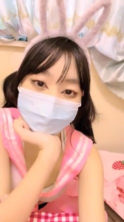 二次元，大长腿，【大白兔柳岩】，新人下海，学妹挺可爱，~少女的肉体总是那么美，那么诱人 截图2