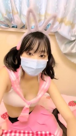 二次元，大长腿，【大白兔柳岩】，新人下海，学妹挺可爱，~少女的肉体总是那么美，那么诱人 截图4