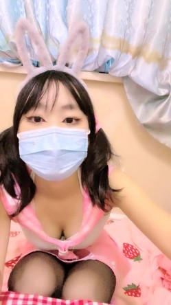 二次元，大长腿，【大白兔柳岩】，新人下海，学妹挺可爱，~少女的肉体总是那么美，那么诱人 截图8