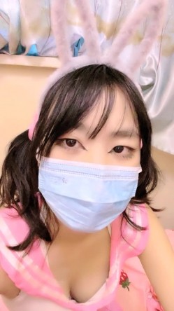 二次元，大长腿，【大白兔柳岩】，新人下海，学妹挺可爱，~少女的肉体总是那么美，那么诱人 截图16