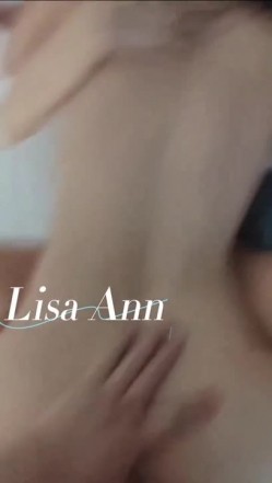 顶级性感尤物女神【LisaAnn】群P淫乱盛宴，绿帽老公带小母狗娇妻体验多跟肉棒的快感 被干的哭腔呻吟 极度淫骚 截图13