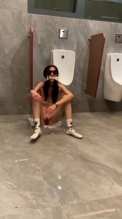 【重磅核弹】超高颜值车模女神【太子妃】SM调教露出啪啪 截图2