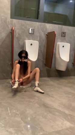 【重磅核弹】超高颜值车模女神【太子妃】SM调教露出啪啪 截图3