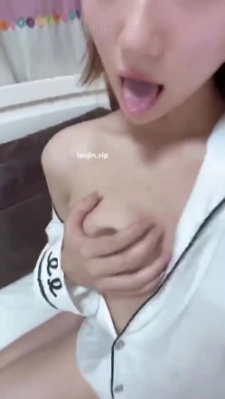 【抖音核弹泄密】，15万粉丝，极品良家妹子【何何子】，大尺度史上最全合集，露脸露点 啪啪做爱 洗澡 截图1