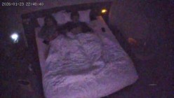 酒店偷拍反差婊眼镜妹子换上黑丝情趣睡衣配合男友69互舔口爆后入 截图1