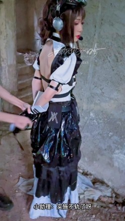 【超美高端 ️罕见露脸露点】极品CosPlay爆机少女【喵小吉】六月新作《战斗女仆》柔领极品战斗女神 超清4K原版 (2) 截图1