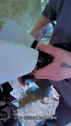 【超美高端 ️罕见露脸露点】极品CosPlay爆机少女【喵小吉】六月新作《战斗女仆》柔领极品战斗女神 超清4K原版 (2) 截图5