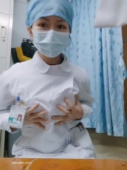 【精品真实泄露】淫荡母狗极品反差婊 广西小护士淫荡少妇上班脱衣露出 截图1