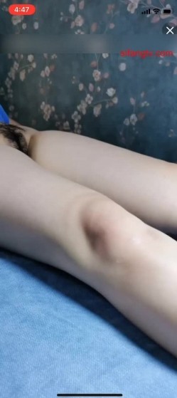 坑爹男技师偷拍【女性私处保健直播】老婆保健被扣，老公在门外喝茶 截图4
